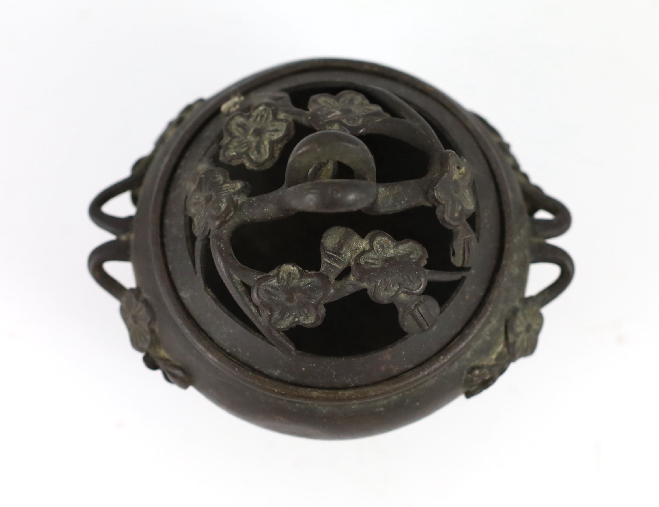 A Chinese bronze censer and cover, 19th century, 12cm wide